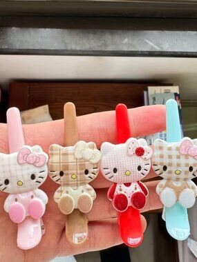 $4dollars>>Hello Kitty Clip Set - Pink, Beige, Red & Light Blue
